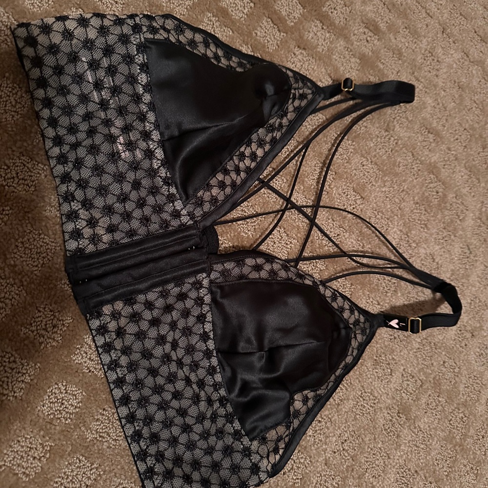 Black Lace Bralette Large NWOT
